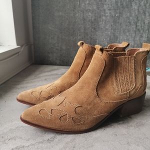 Size 40 tan Western Boots
